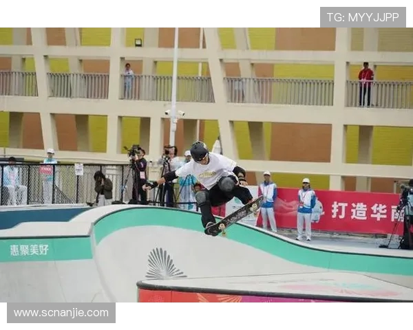 广州街舞队在世界滑板锦标赛中的灵活性表现引发热议与赞赏 广州街舞队在世界滑板锦标赛中的灵活性表现引发热议与赞赏